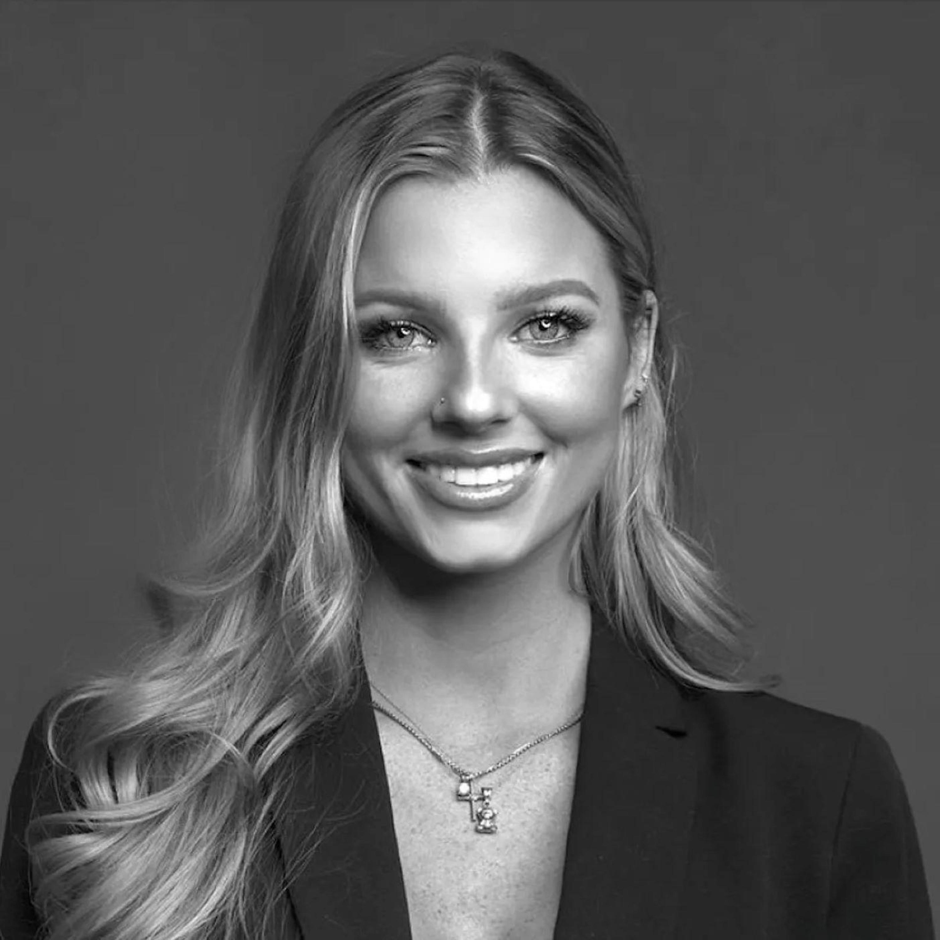 The Unstructured Podcast: Leadership and Business with Anna Jane English - Vice President of Development at Bellamare Development!